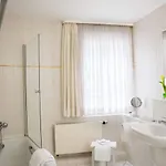 Schere מלון נורטהיים